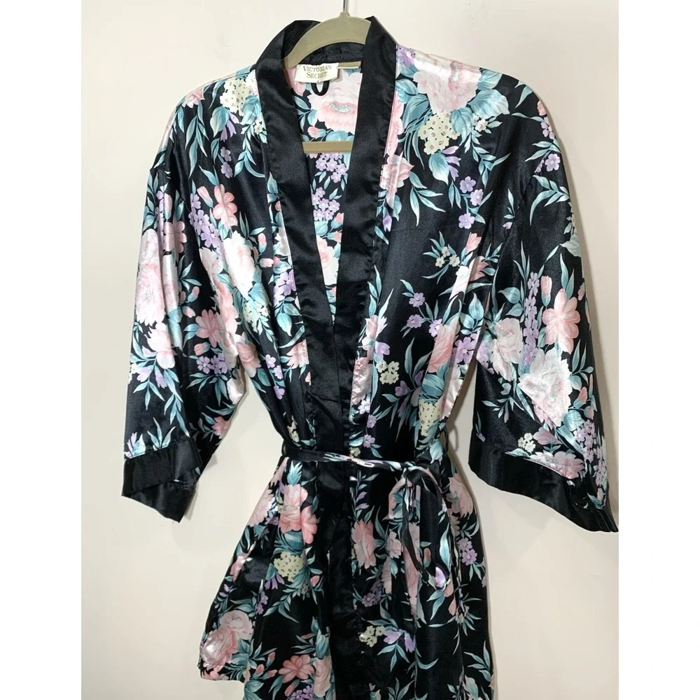Victoria's Secret Vintage Kimono Robe Womens Medium‎ Black Floral Gold Label